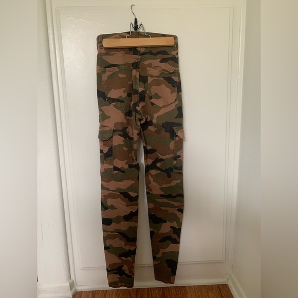 Divided. H&M. Camo pants with large utility pocket on either side. Size 2. - Picture 3 of 6